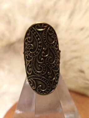 Antique-Style Filigree Long Oval Ring in Brass